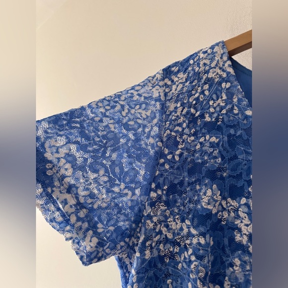 Ronni Nicole Blue and White Stunning Lace Dress Knee Length - Picture 4 of 6